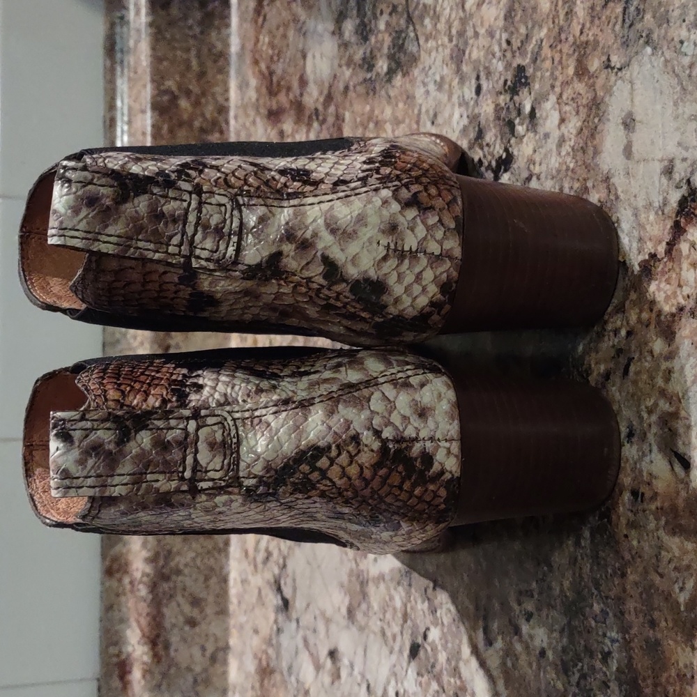 Madewell The Regan Snake Embossed Leather Ankle Boots - Picture 6 of 9